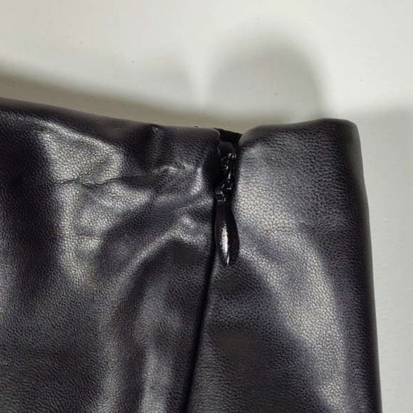 Abercrombie & Fitch black faux leather mini skirt skort M - Picture 4 of 5